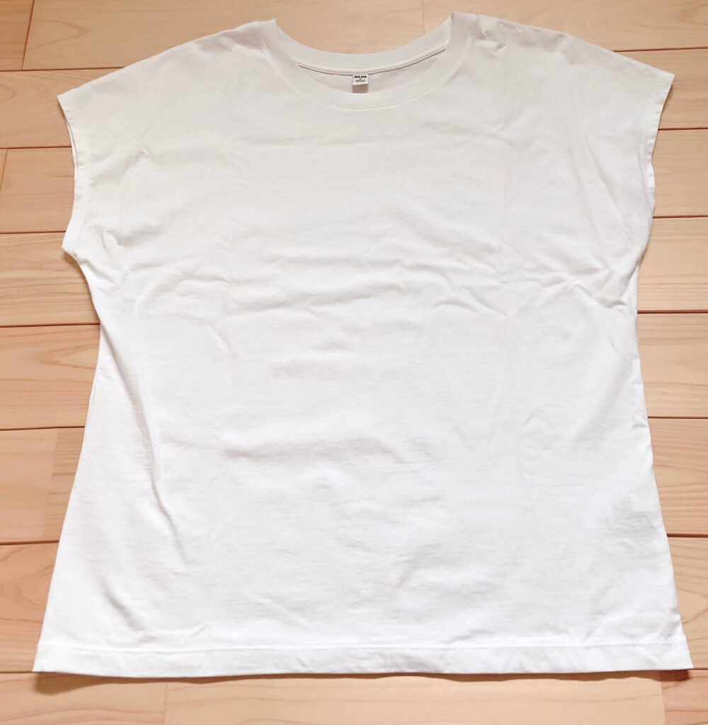 ユニクロ半袖白Tシャツ